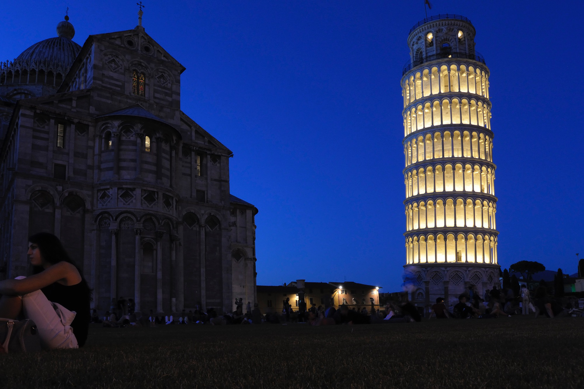 La Torre illuminata.jpg