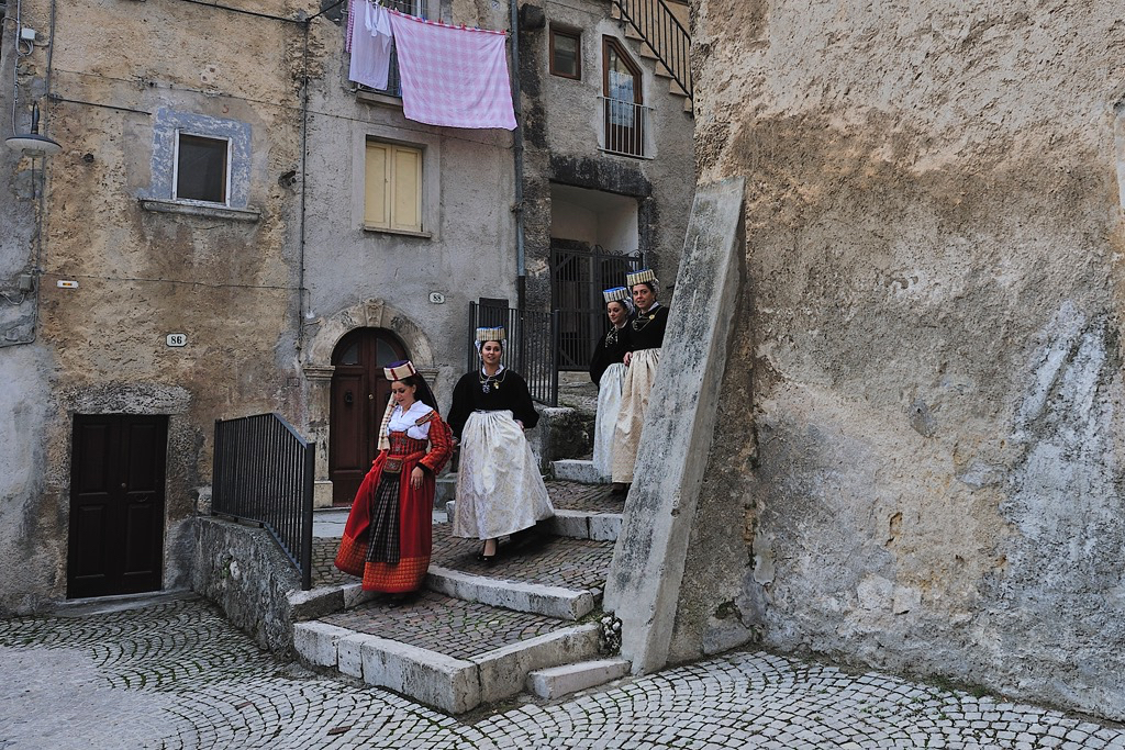 Donne di Scanno.jpg