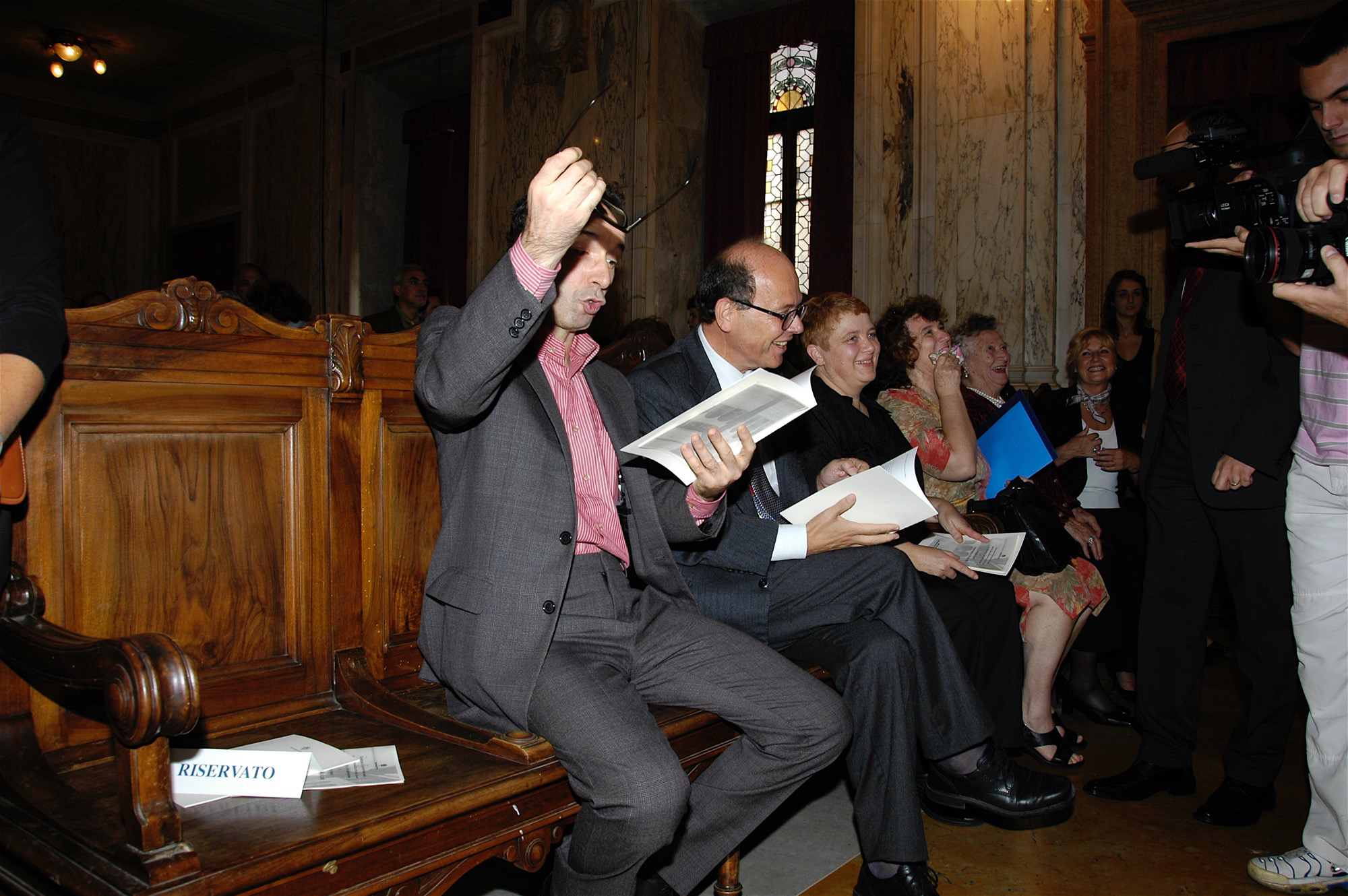 Robero Benigni declama la Laudatio per Vincenzo Cerami.jpg