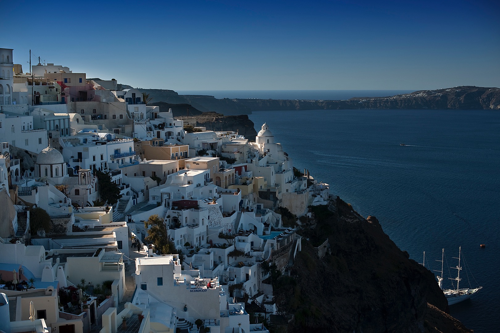 Santorini - 9823.jpg