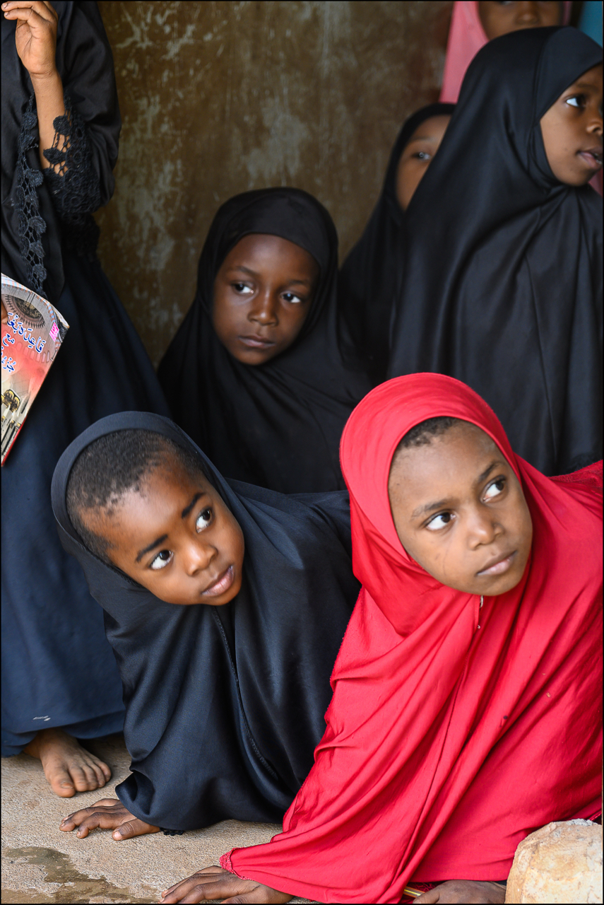 Bambine alla scuola del villaggio