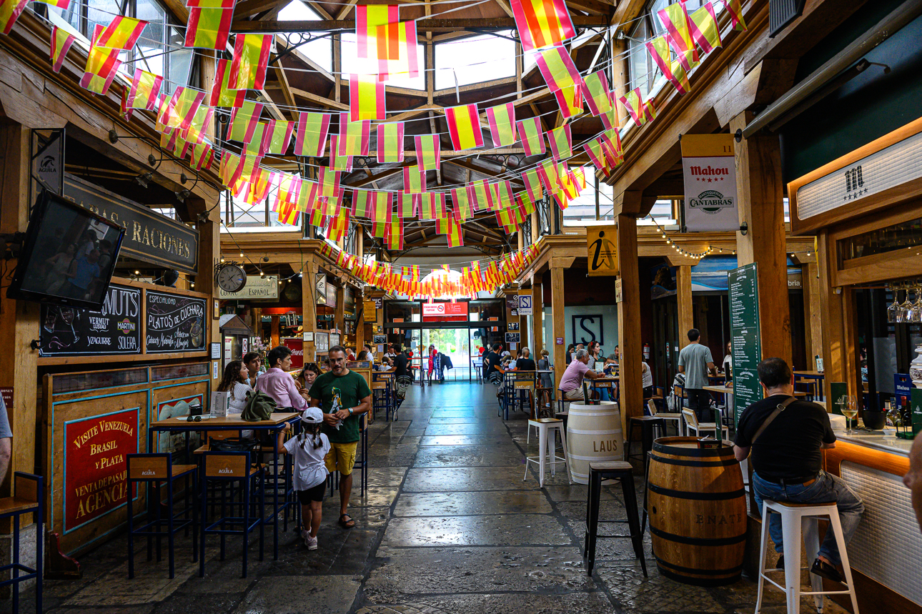 Interno del  Mercado del Este a Santander