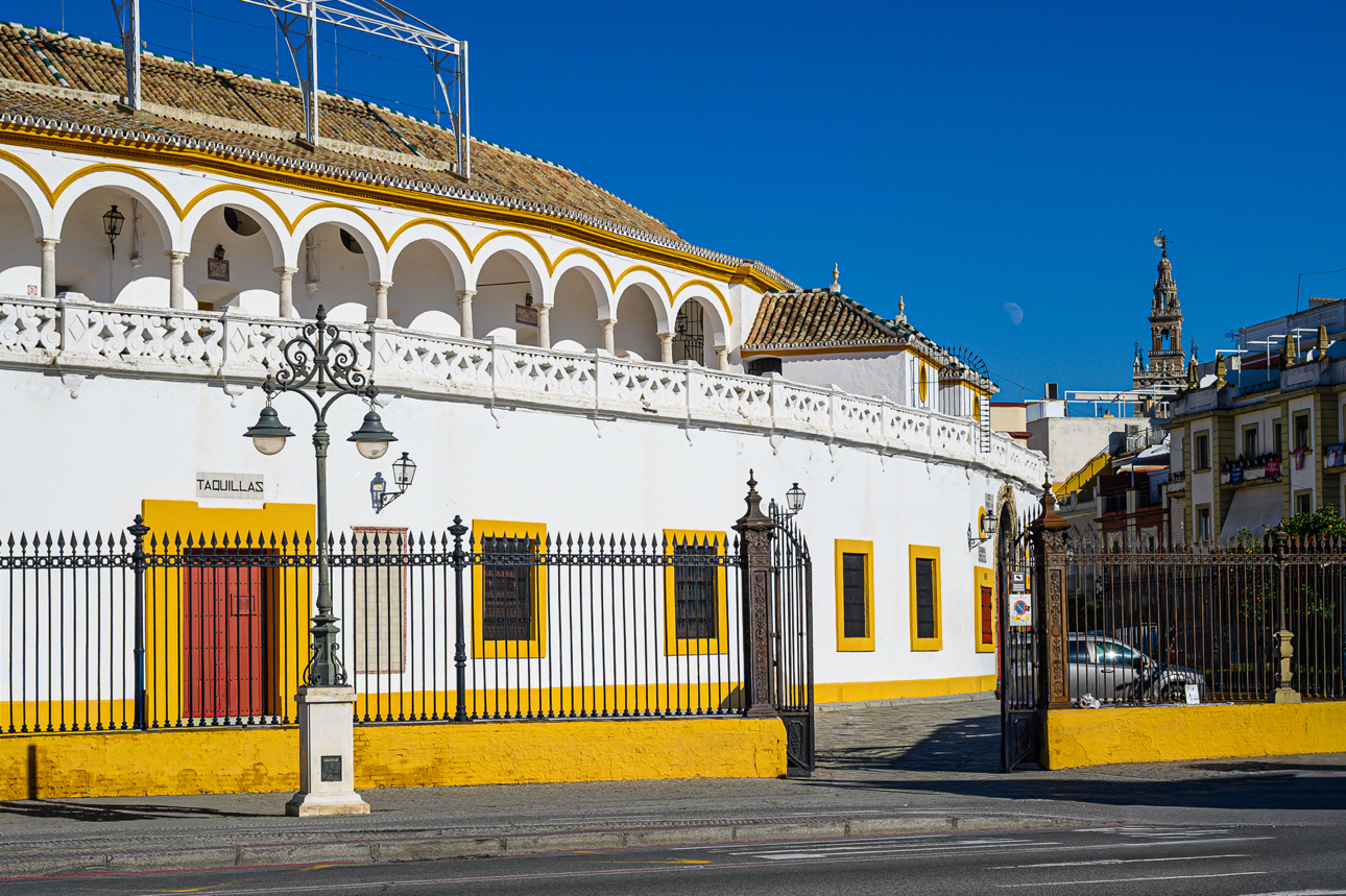 L'esterno della  Plaza de Toros de la Real Maestranza de Caballer&iacute;a