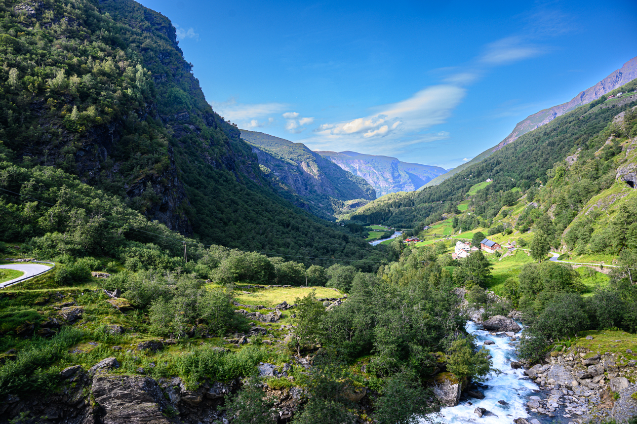 La Fl&aring;msbana collega Fl&aring;m con Myrdal (da 0 a 1000 m.s.l in venti chilometri