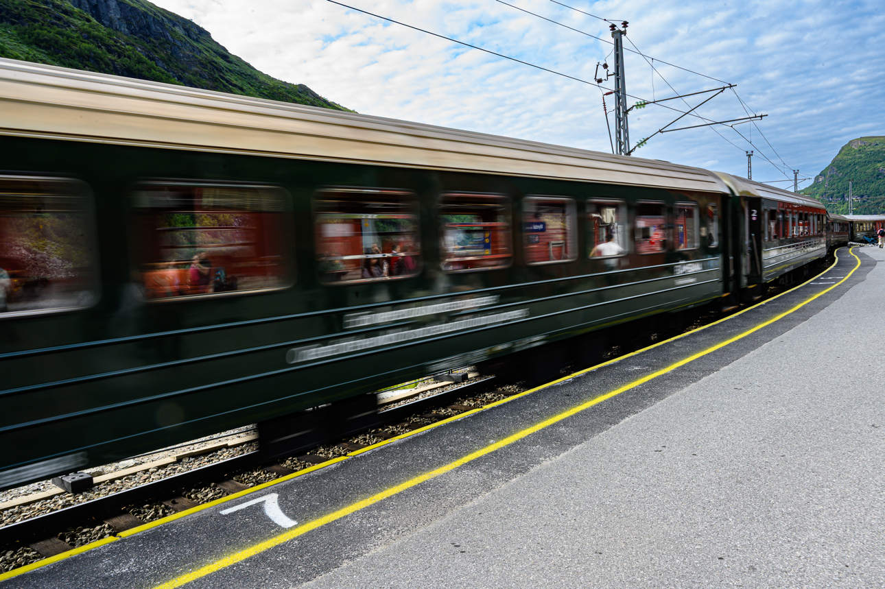 la Fl&aring;msbana riparte, noi rimaniamo a Myrdal in attesa del treno che ci porter&agrave; a Oslo