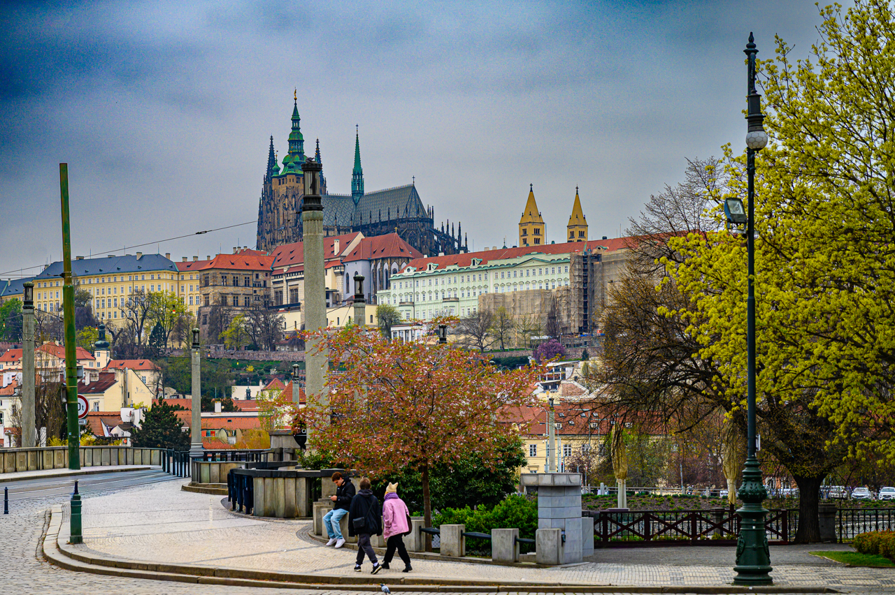 Uno scorcio con la Csttedrale di San Vito (parte del Castello) che domina la citt&agrave;