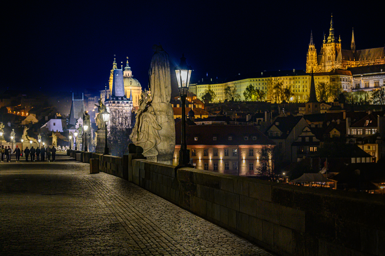 Uno scorcio del Ponte con, sullo sfondo, il Castello