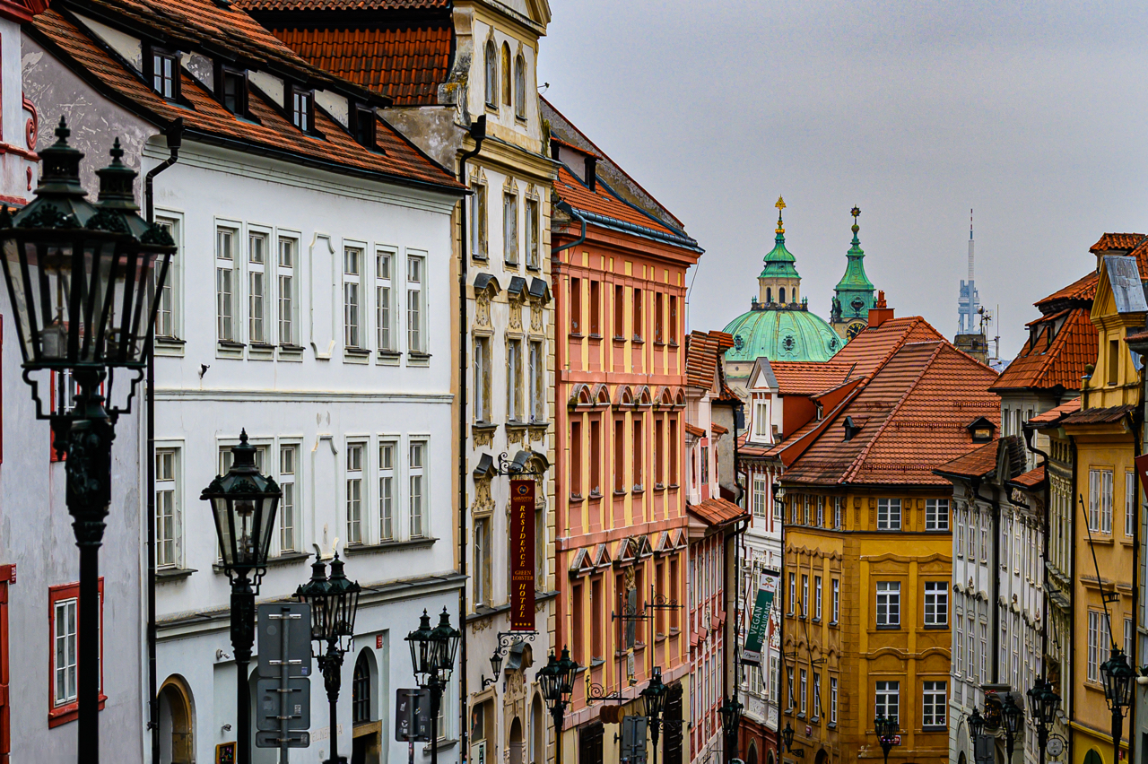Volgendo lo sguardo verso la citt&agrave; piccola, mentre saliamo verso il Castello, non possiamo che rimanere colpiti dalla bellezza dei palazzi