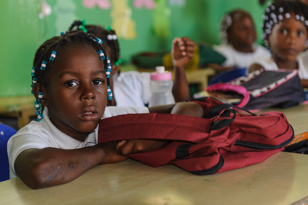 Alunni dell'Esquela Basica Rural Batey Magdalena