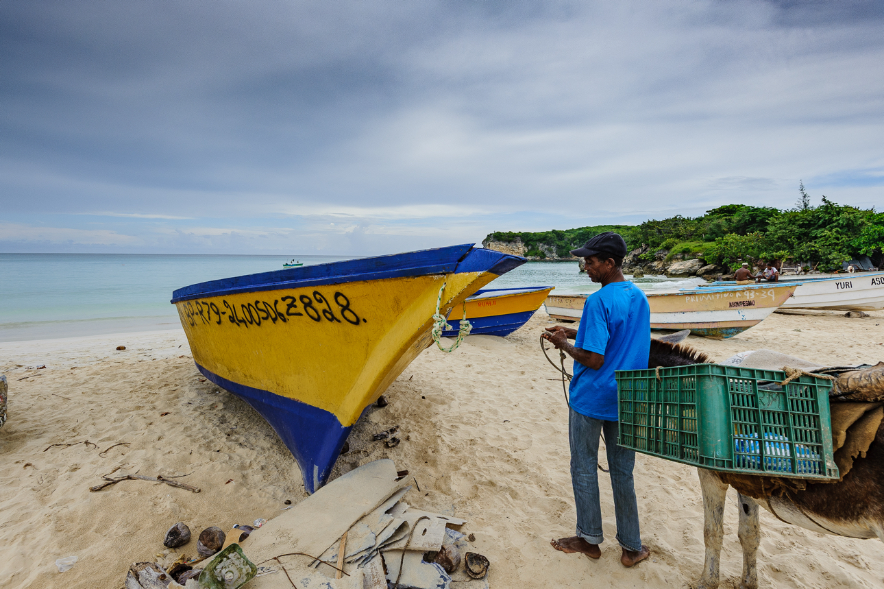 In attesa del rientro delle barche dalla pesca