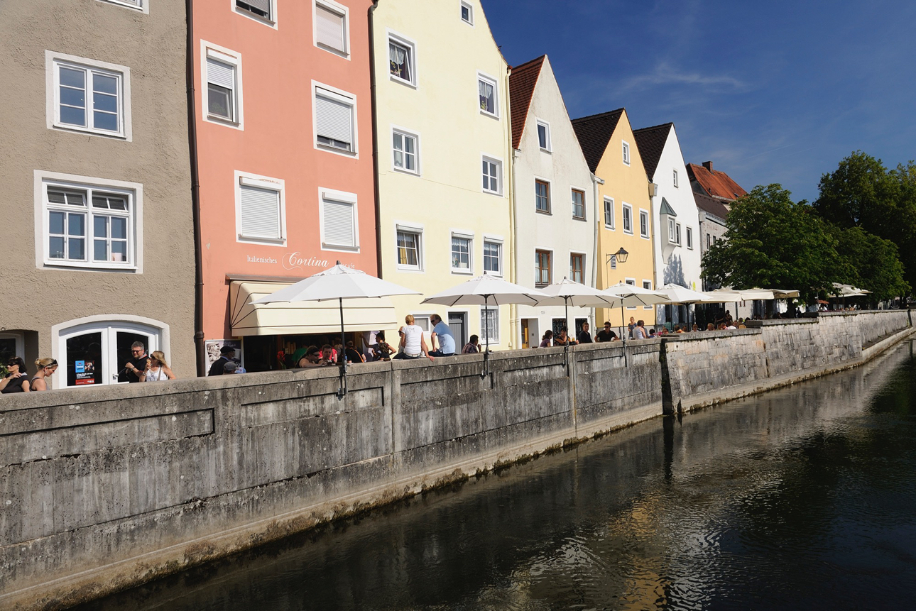 Landsberg, adagiata sulla riva del fiume Lech conserva tuttora l'impronta medievale grazie alle sue fortificazioni e torri.