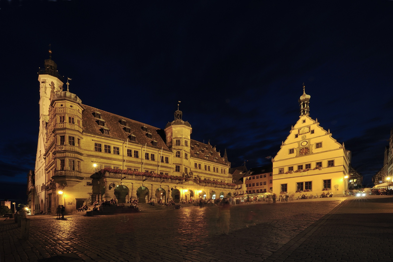 Rothenburg ob der Tauber, la sua piazza principale di notte