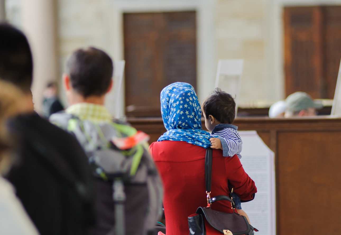 In fila per entrare nella Moschea