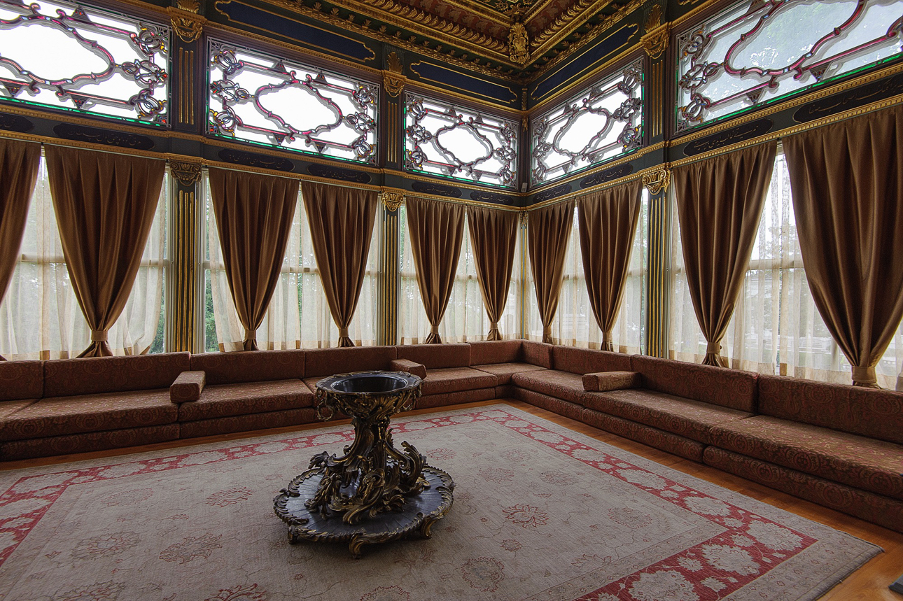La H&uuml;nk&acirc;r Sofası (Sala Imperiale o Sala del Trono) situata nella sezione Harem del Palazzo Topkapı 