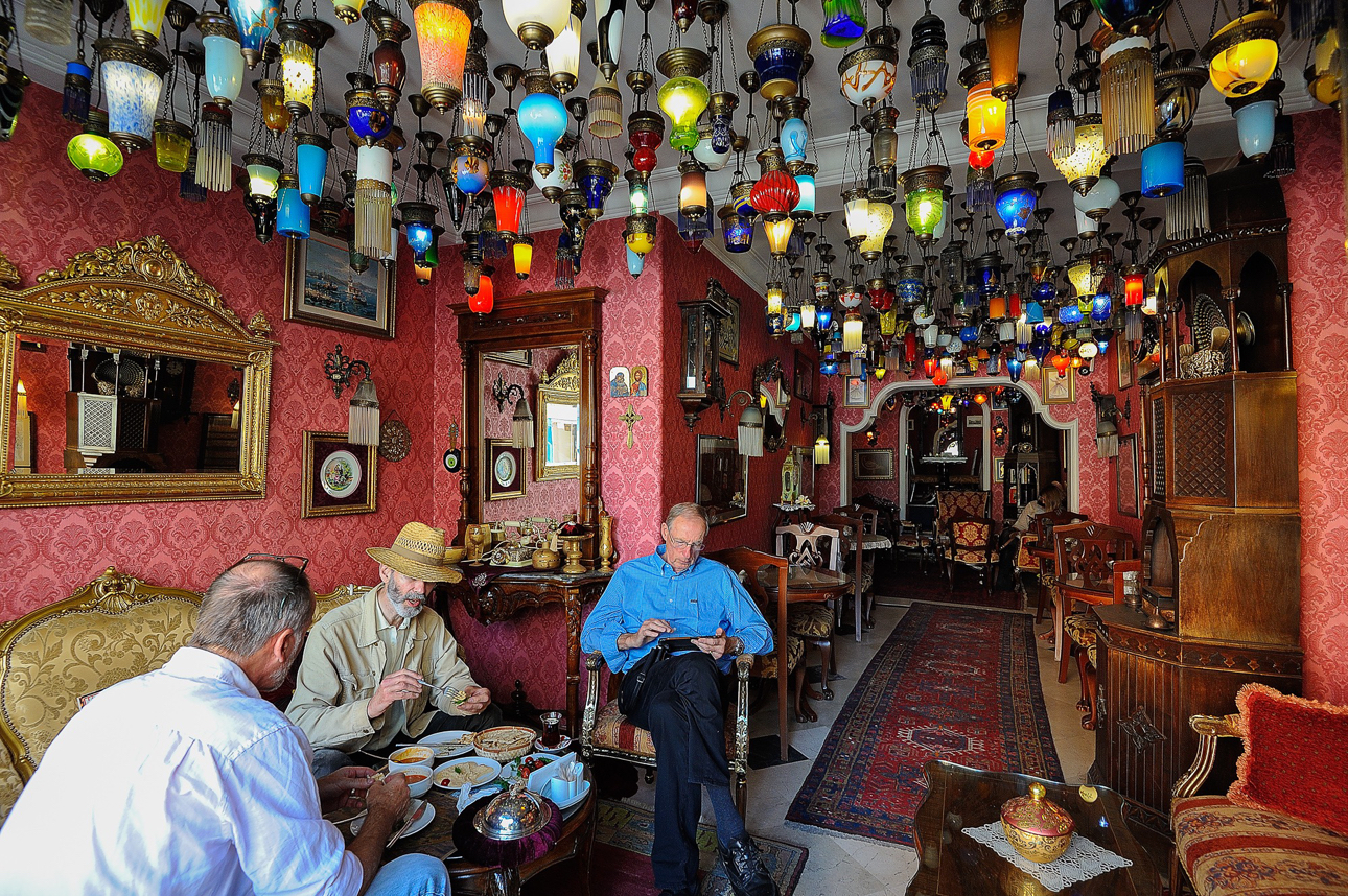L'altrettanto colorato ed eccentrico interno del Kybele Hotel 