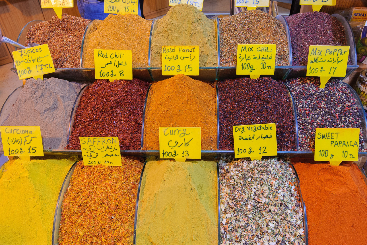 Oltre oltre che dalla normale confuzione di persone de suoni, qui si resta inebriati anche dagli intensi odori di spezie.