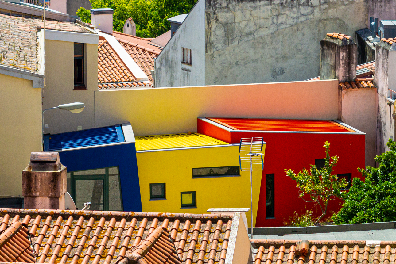 Un moderno progetto architettonico situato nel quartiere storico di Alfama