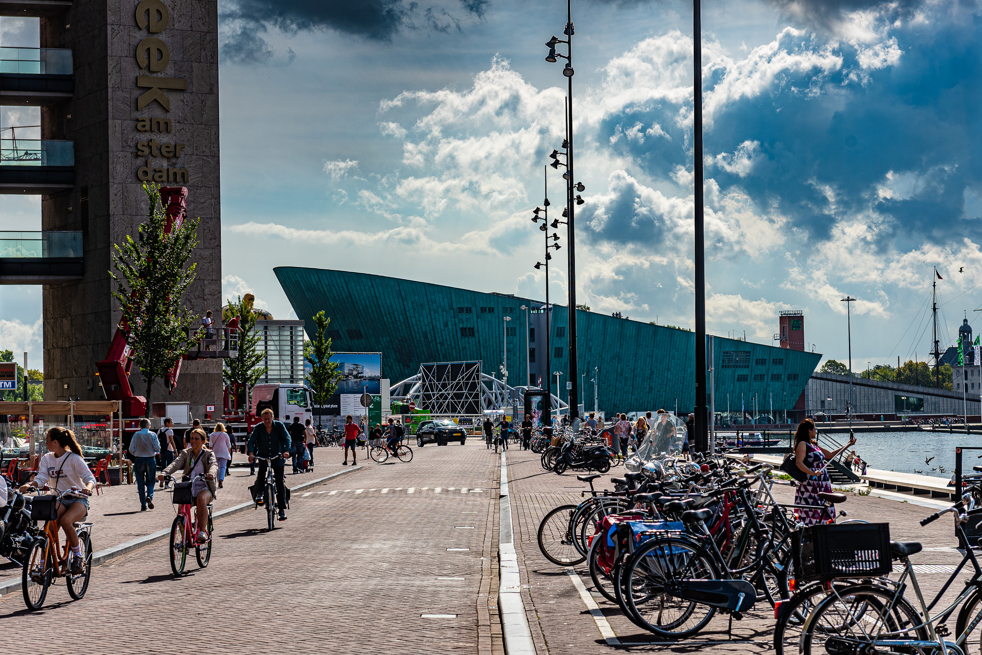 il NEMO Science Museum progettato dall'architetto italiano Renzo Piano